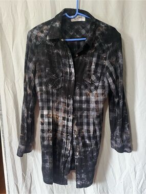 WoMen's Black & Gray Plaid Long-Sleeve Shirt